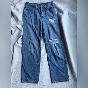 Levi’s '94 Baggy Distressed Jeans in Light Wash Blue - Size 27